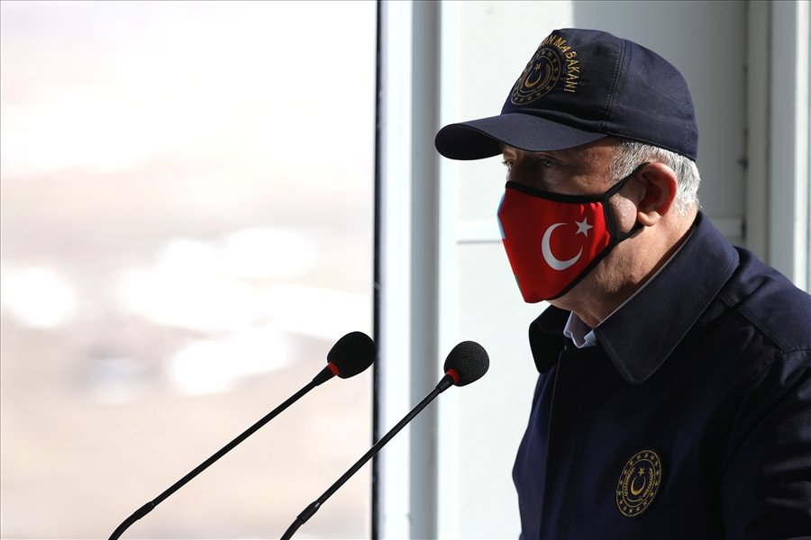 Bakan Akar: Teröristlerin barınaklarını, sığınaklarını başlarına yıktık