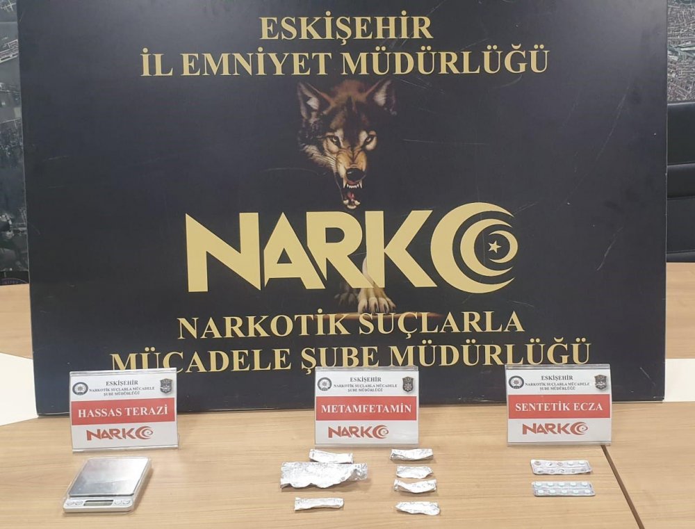 Eskişehir’de sokakta uyuşturucu satan şahıslar yakalandı