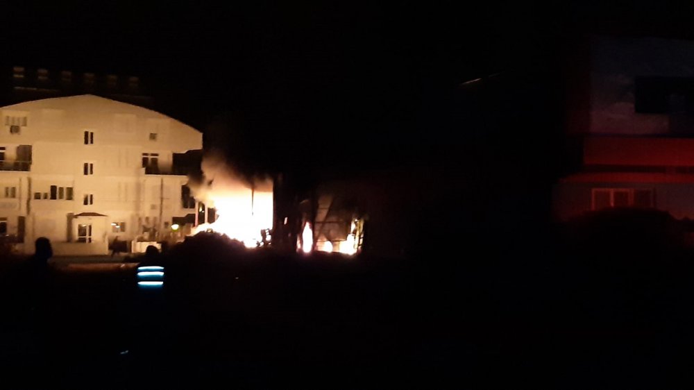 Manavgat’ta sebze meyve deposunda yangın