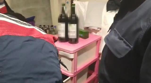 Yaşadıkları evi içki imalathanesine çevirmişler!