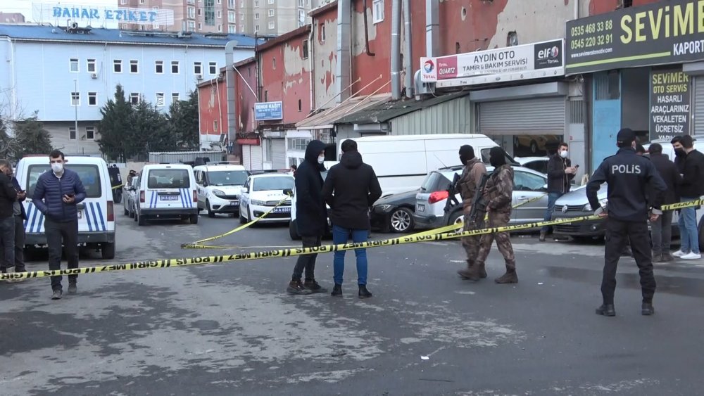 İstanbul Esenyurt'ta silahlı kavga!