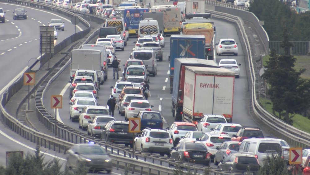 İstanbul'da kısıtlama öncesi trafik yoğunluğu