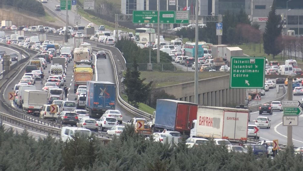 İstanbul'da kısıtlama öncesi trafik yoğunluğu