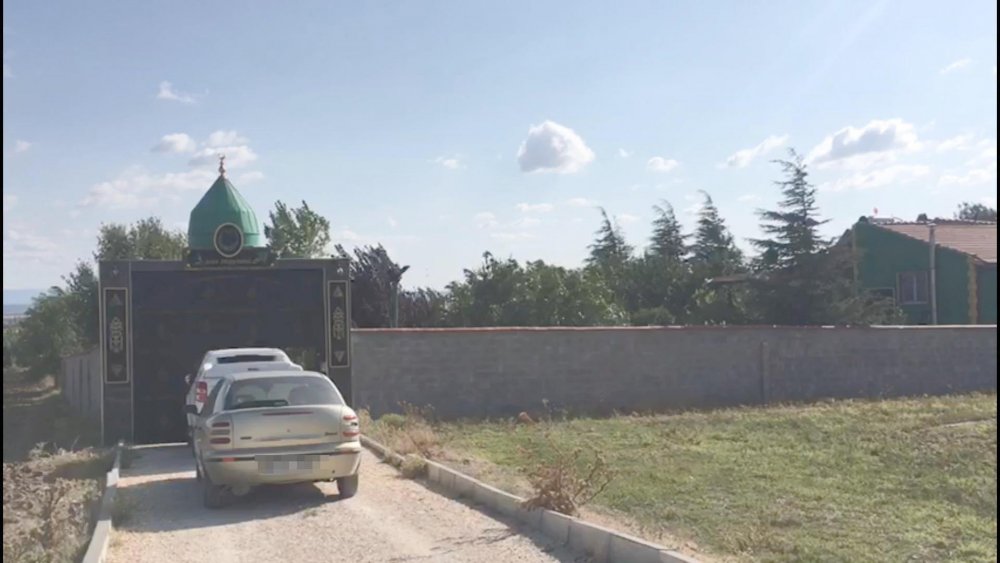 Sözde 'dergah' kurdu... 'Şifa dağıtıyorum' dedi... 13 milyon lira vurgun yaptı!