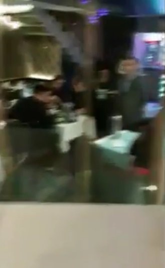 Kısıtlama olmasına rağmen restoranlara ilgi büyük