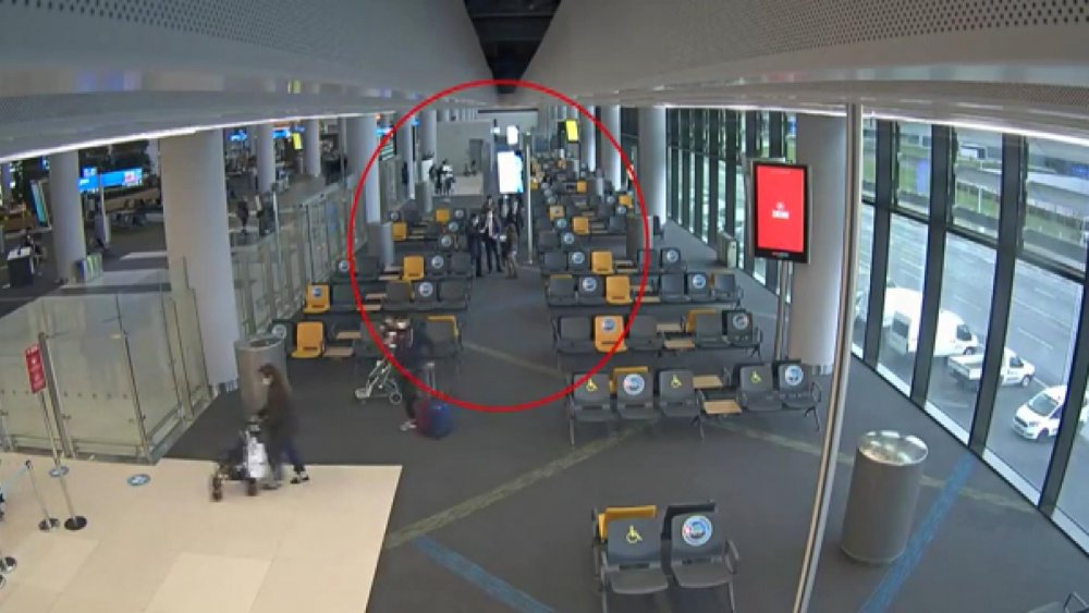 Kız kardeşinin pasaportuyla kaçacaktı... Havalimanında yakalandı