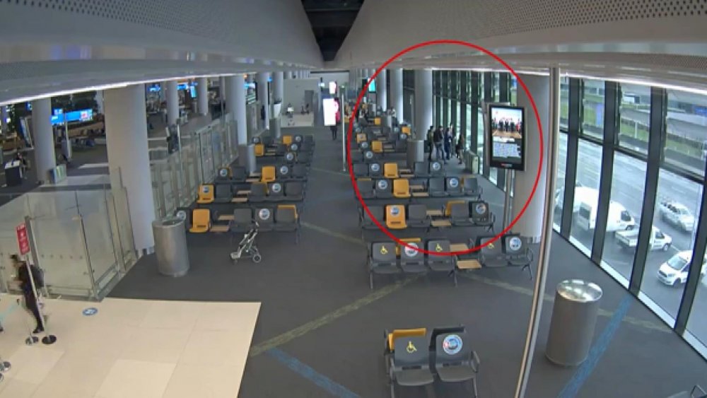 Kız kardeşinin pasaportuyla kaçacaktı... Havalimanında yakalandı