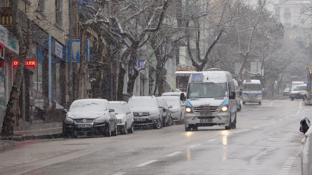 Meteoroloji uyarmıştı; Bursa'da yoğun kar yağışı