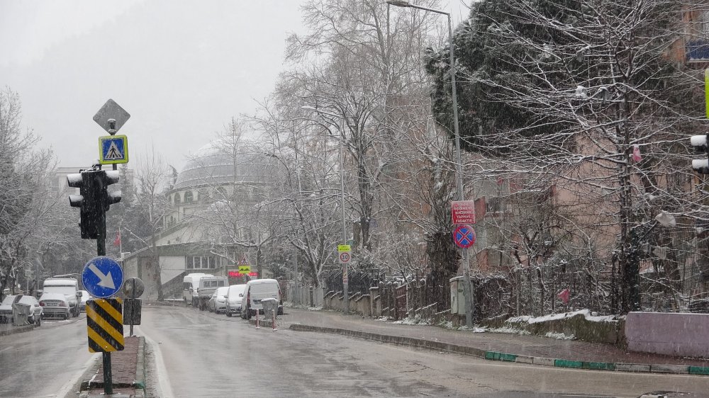 Meteoroloji uyarmıştı; Bursa'da yoğun kar yağışı