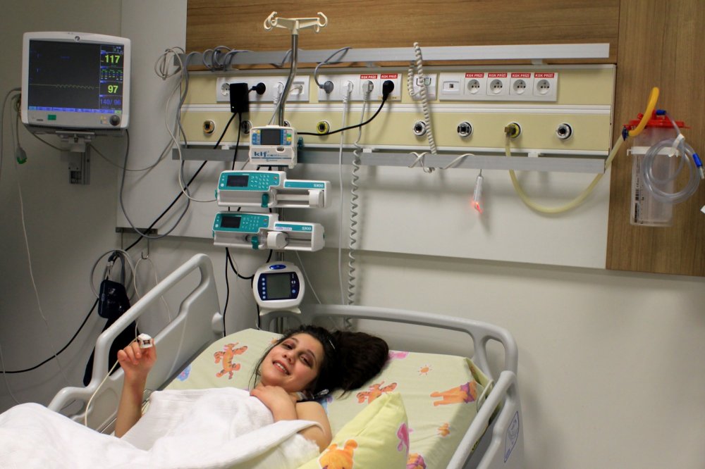 Dengesini kaybedince 5. kattan düşmüştü... 12 yaşındaki kız yaşama tutundu