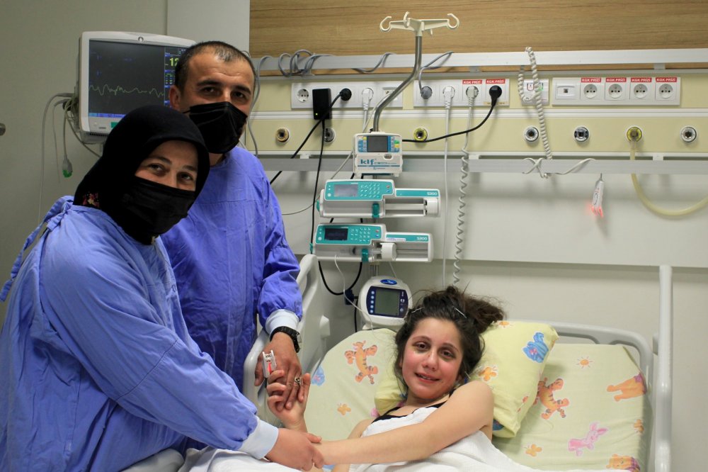 Dengesini kaybedince 5. kattan düşmüştü... 12 yaşındaki kız yaşama tutundu