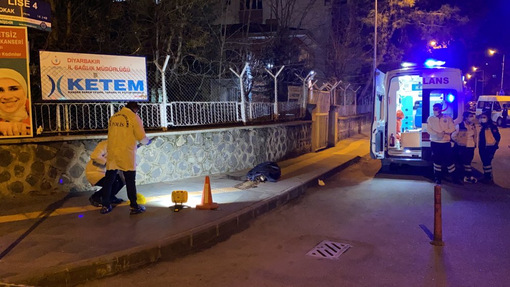 Diyarbakır’da sokak ortasında kadın cinayeti