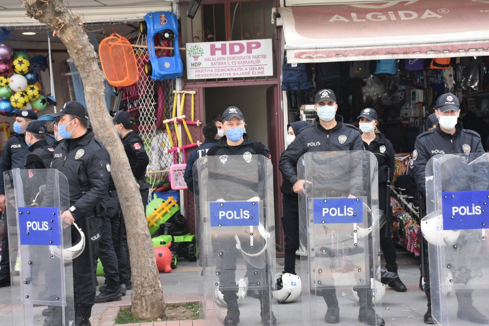 HDP il eş başkanları gözaltına alındı