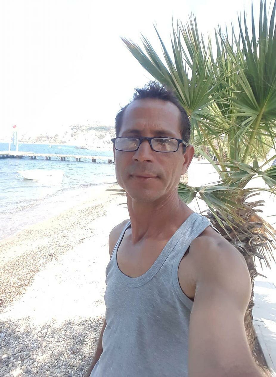 Kayalık bölgede erkek cesedi bulundu; kano yardımıyla kıyıya çıkartıldı!