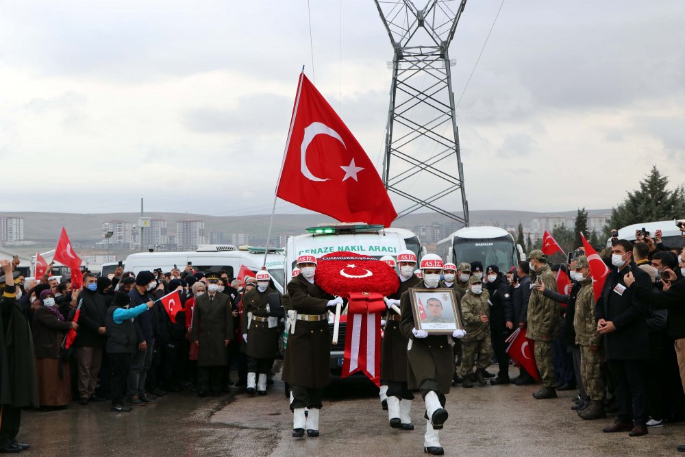 Gara şehitlerimizden ikisi son yolculuğuna uğurlandı