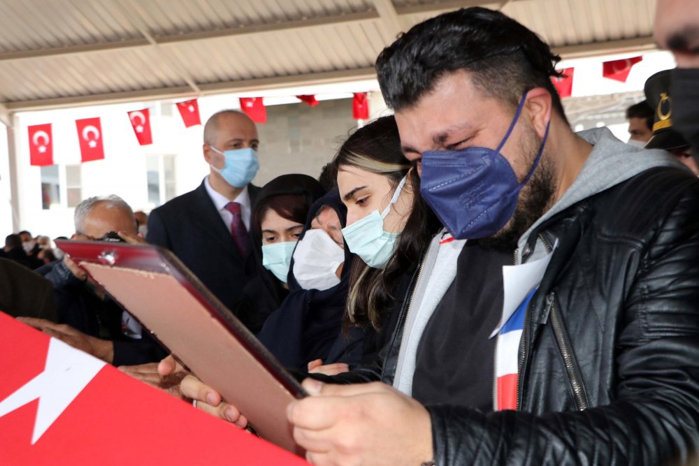 Gara şehitlerimizden ikisi son yolculuğuna uğurlandı