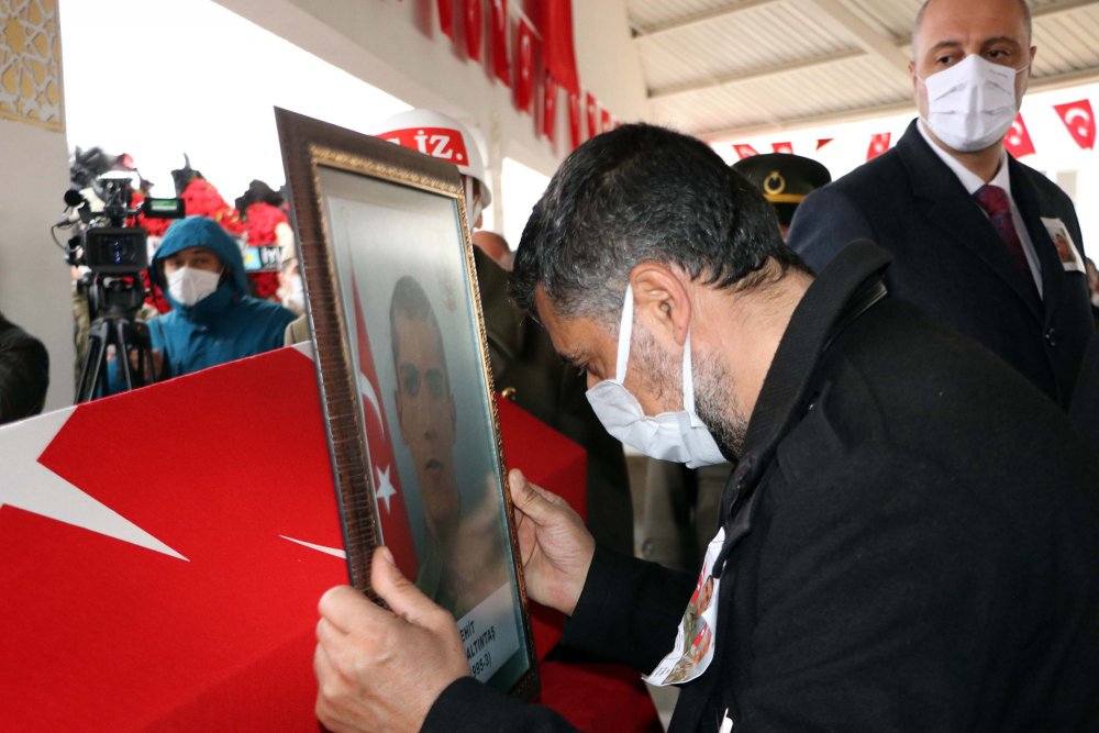 Gara şehitlerimizden ikisi son yolculuğuna uğurlandı