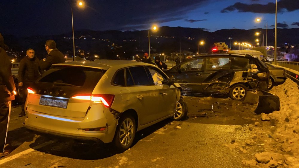 Samsun'da zincirleme kaza! 15 araç birbirine girdi