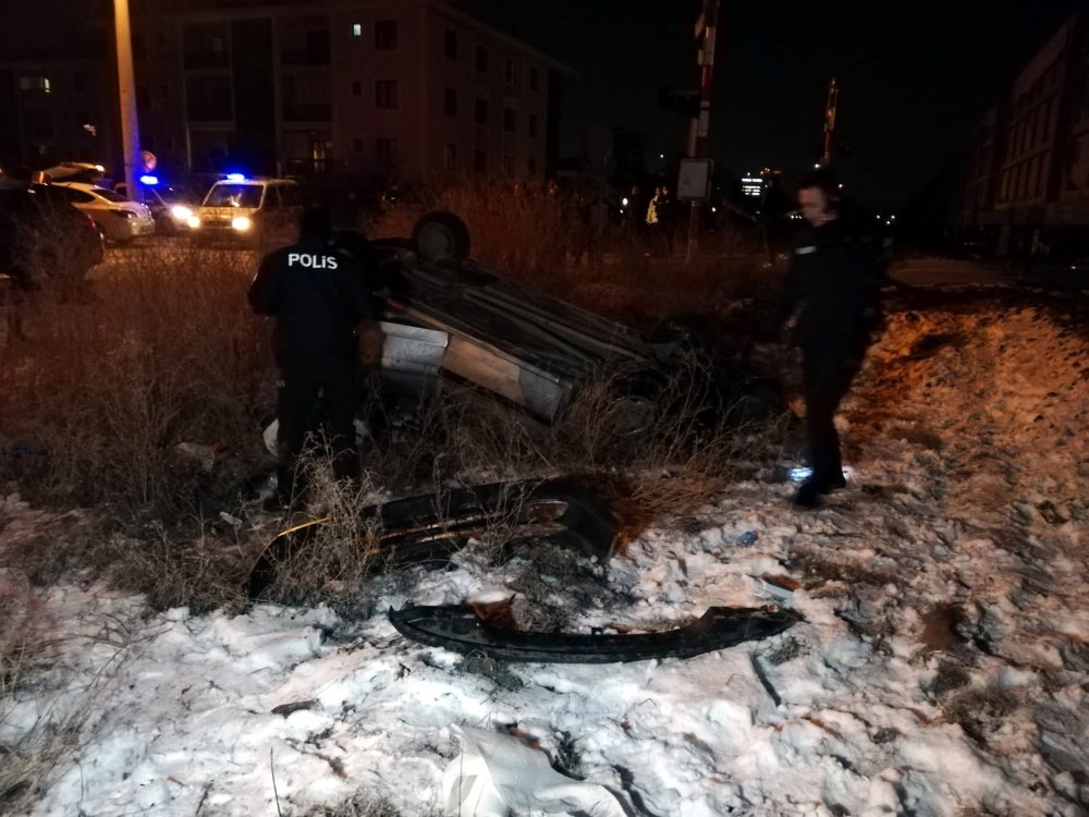 Hemzemin geçitte feci kaza: Trenle otomobil çarpıştı