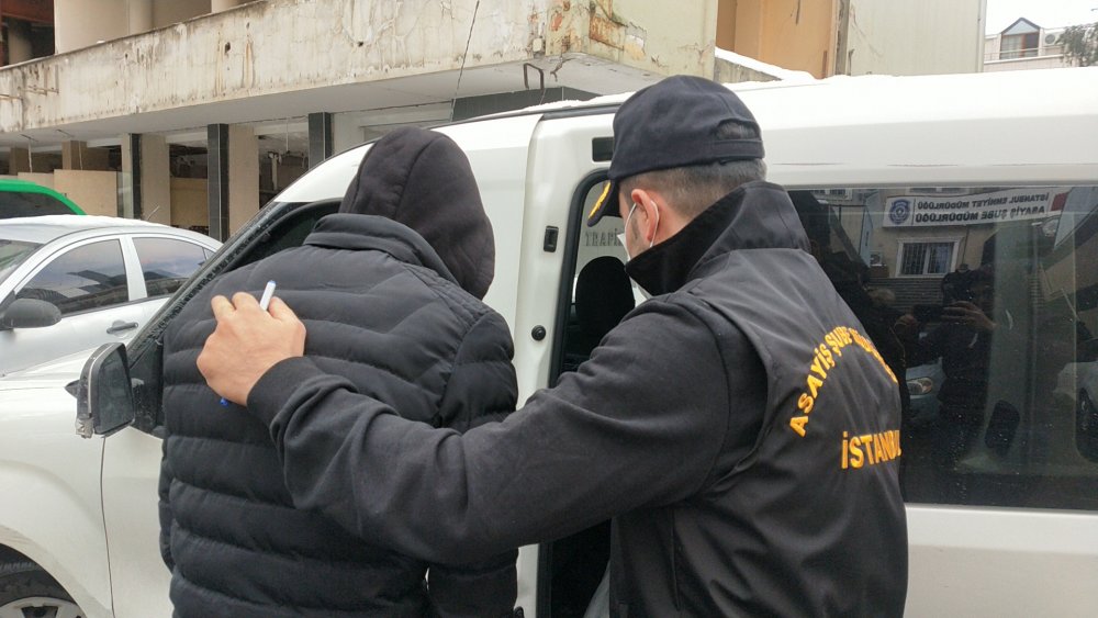 'Paranız yurtdışına transfer edilecek' dedi...400 bin liralarını aldı... O dolandırıcı yakalandı