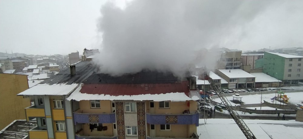 Ağrı'da çıkan yangın yürekleri ağızlara getirdi!
