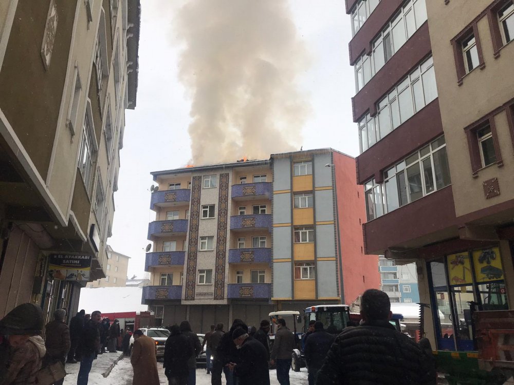 Ağrı'da çıkan yangın yürekleri ağızlara getirdi!