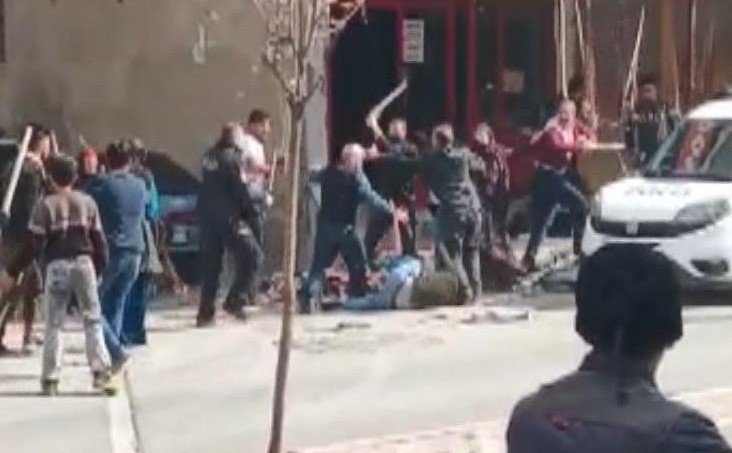 Kız alıp verme kavgası: Taşlar, sopalar havalarda uçtu!