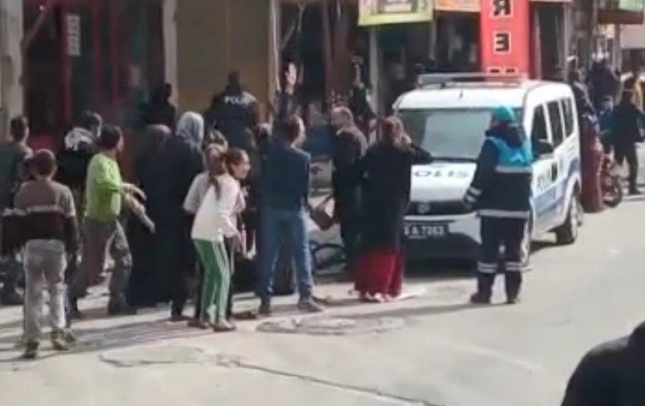 Kız alıp verme kavgası: Taşlar, sopalar havalarda uçtu!