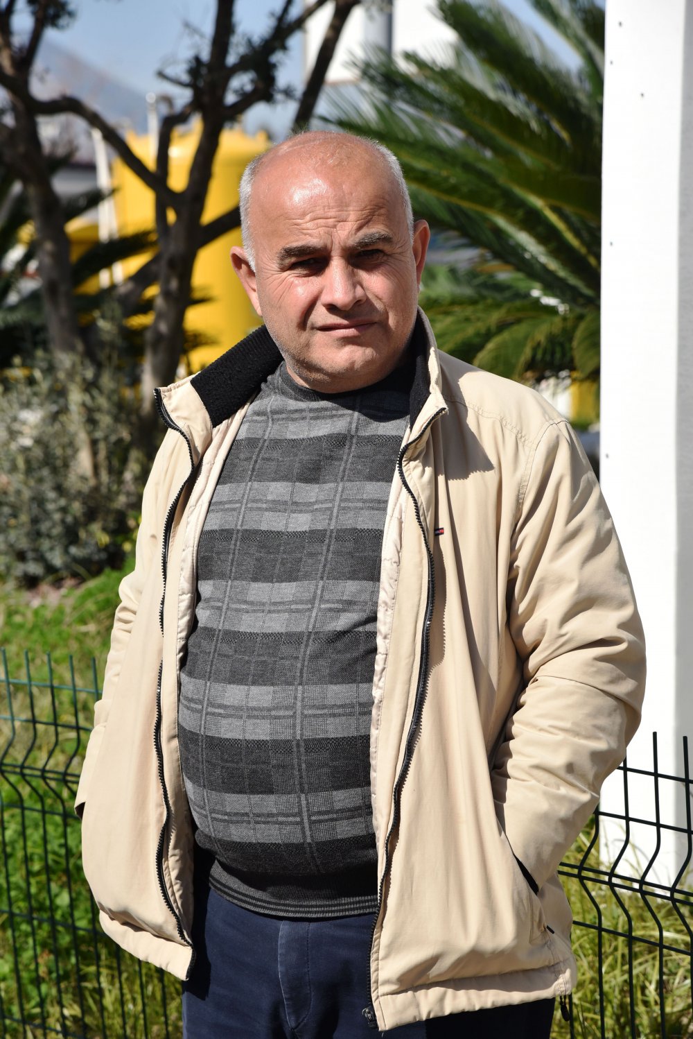 Antalya'da feci kaza; motosiklet sürücüsü, lüks cipin altında kaldı