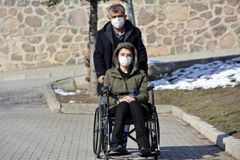 Evli olduğu polisin silahıyla vurulan sağlık çalışanı: Zorla alıkoydu, acımadan vurdu