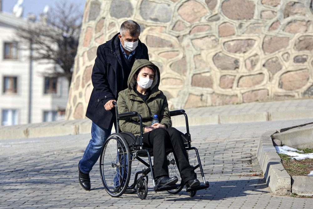 Evli olduğu polisin silahıyla vurulan sağlık çalışanı: Zorla alıkoydu, acımadan vurdu
