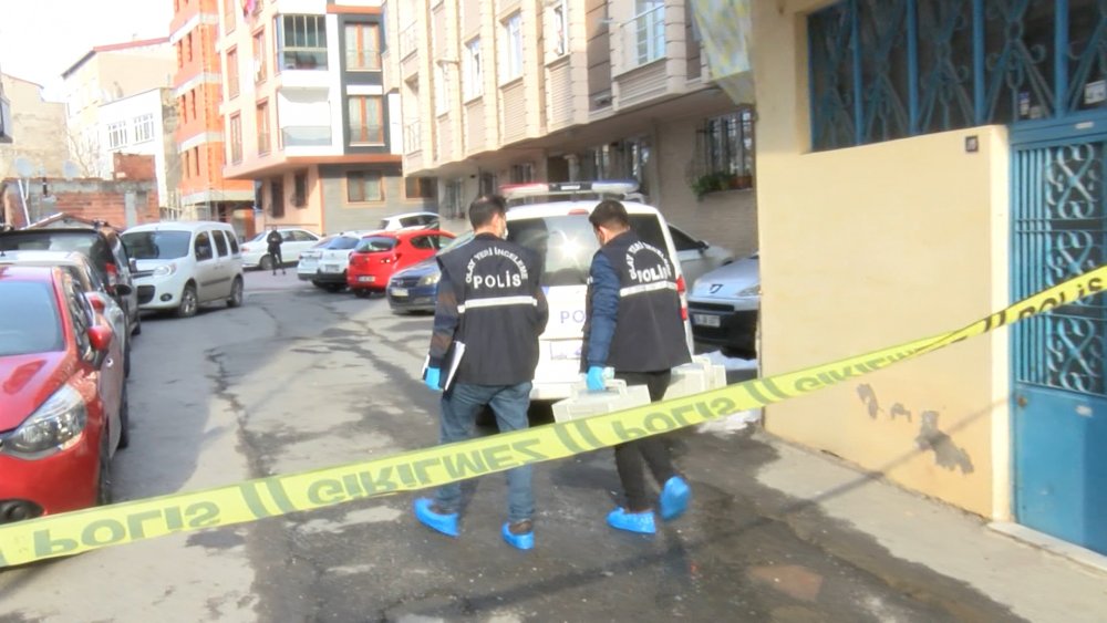 Gaziosmanpaşa'da baba iki oğlunu silahla vurdu