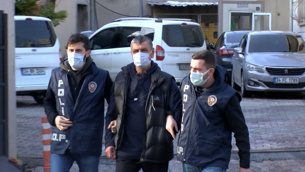 Gaziosmanpaşa'da baba iki oğlunu silahla vurdu