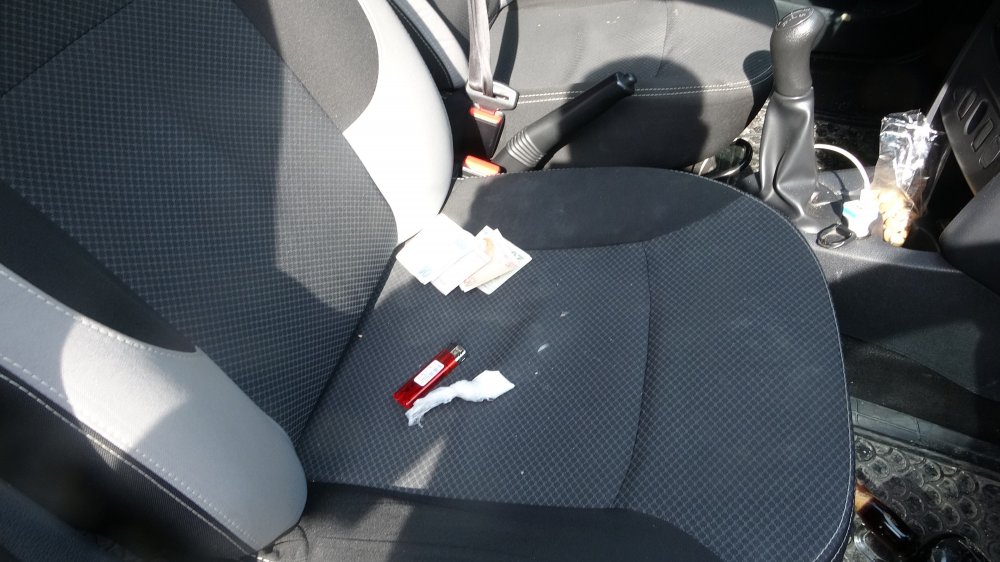 Kaçtıkları polise 5 kilometre sonra yakalanan ikili, asker kaçağı çıktı