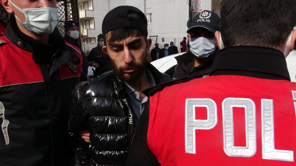 Kaçtıkları polise 5 kilometre sonra yakalanan ikili, asker kaçağı çıktı