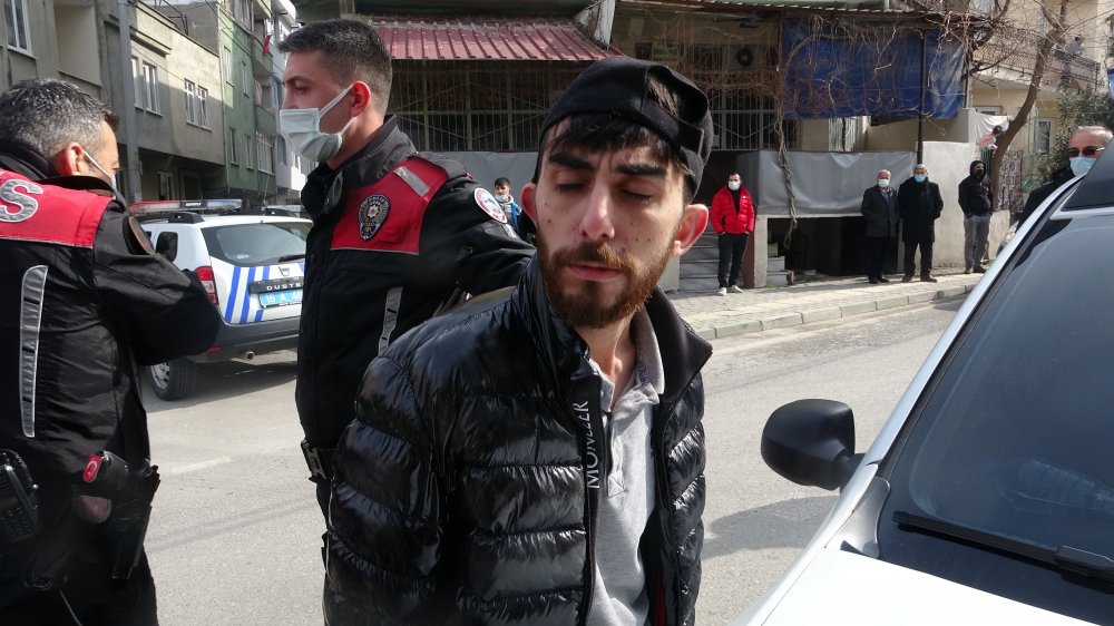 Kaçtıkları polise 5 kilometre sonra yakalanan ikili, asker kaçağı çıktı