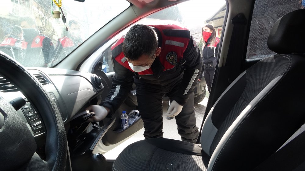 Kaçtıkları polise 5 kilometre sonra yakalanan ikili, asker kaçağı çıktı