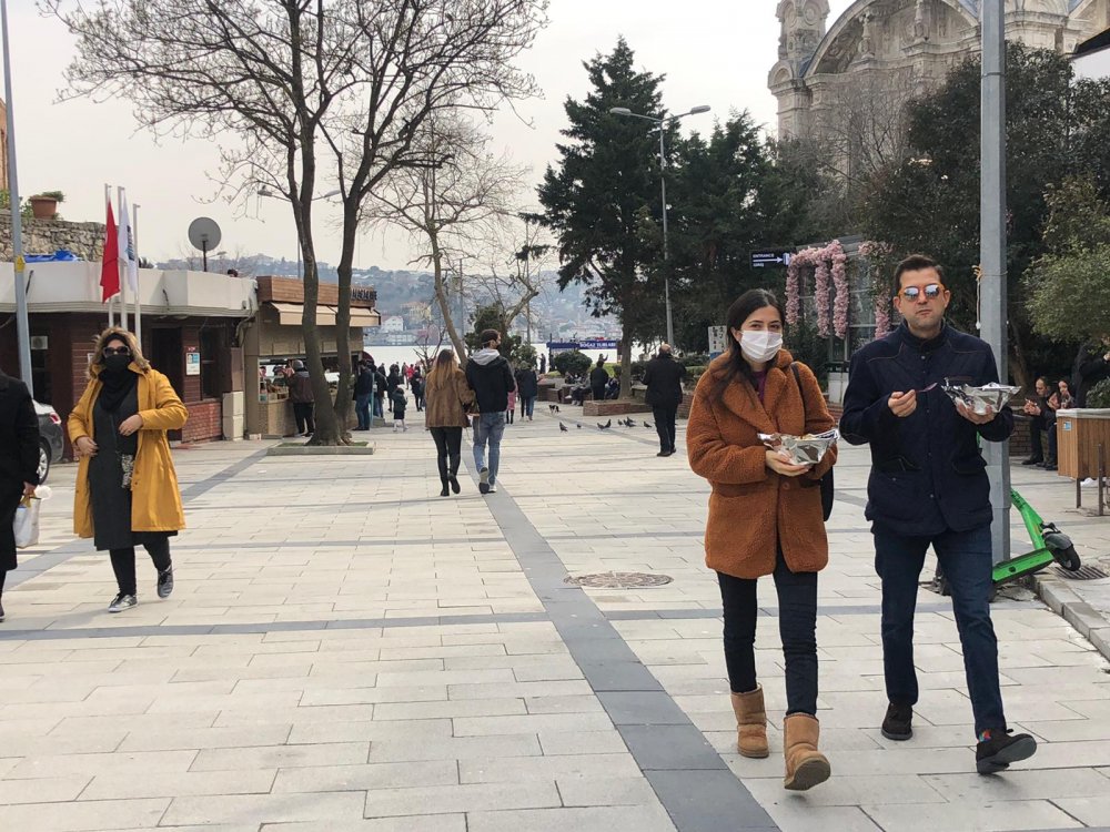 Kısıtlanamayanlarda bugün: Soluğu Ortaköy Sahili'nde aldılar!