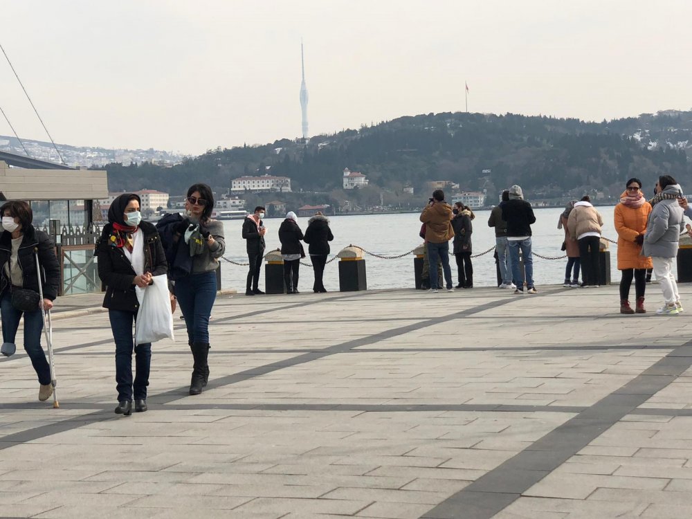 Kısıtlanamayanlarda bugün: Soluğu Ortaköy Sahili'nde aldılar!