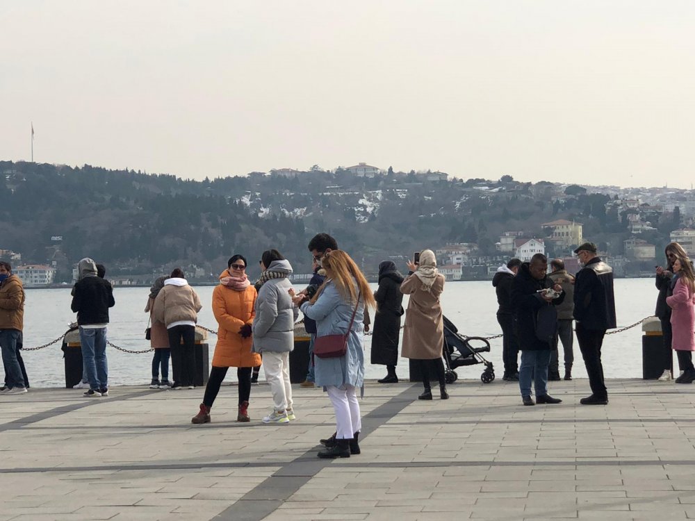 Kısıtlanamayanlarda bugün: Soluğu Ortaköy Sahili'nde aldılar!