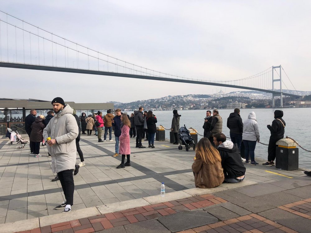 Kısıtlanamayanlarda bugün: Soluğu Ortaköy Sahili'nde aldılar!