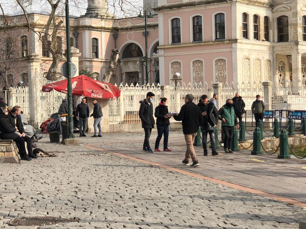Kısıtlanamayanlarda bugün: Soluğu Ortaköy Sahili'nde aldılar!