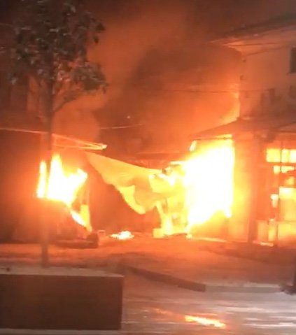 Tokat'ta 7 dükkanı kullanılamaz hale geldi... O yangının hasarı gündüz görüntülendi