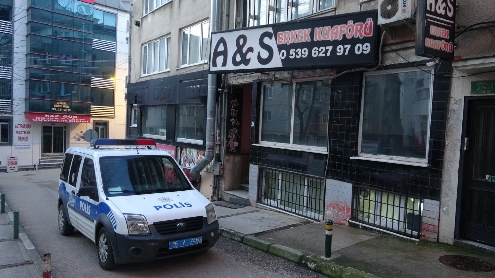 Berberden girilen kahvehaneye polis baskını; 22 kişiye 69 bin TL ceza