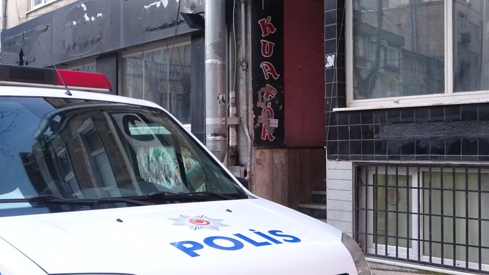 Berberden girilen kahvehaneye polis baskını; 22 kişiye 69 bin TL ceza