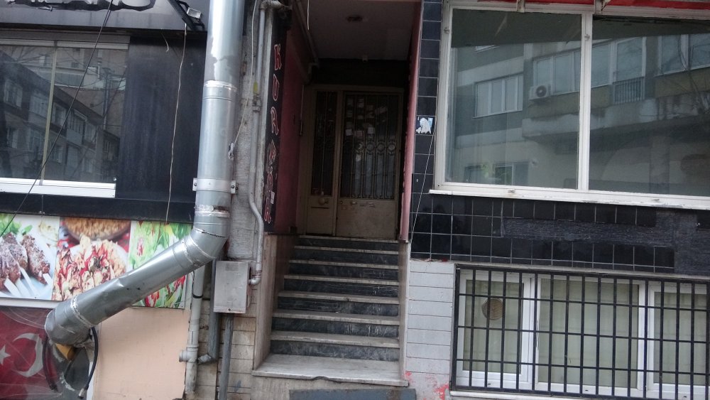 Berberden girilen kahvehaneye polis baskını; 22 kişiye 69 bin TL ceza