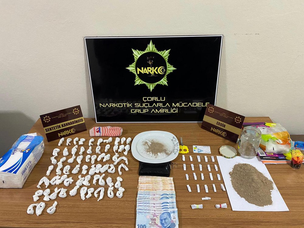 Çorap içine gizleyerek uyuşturucu satan kadın tutuklandı