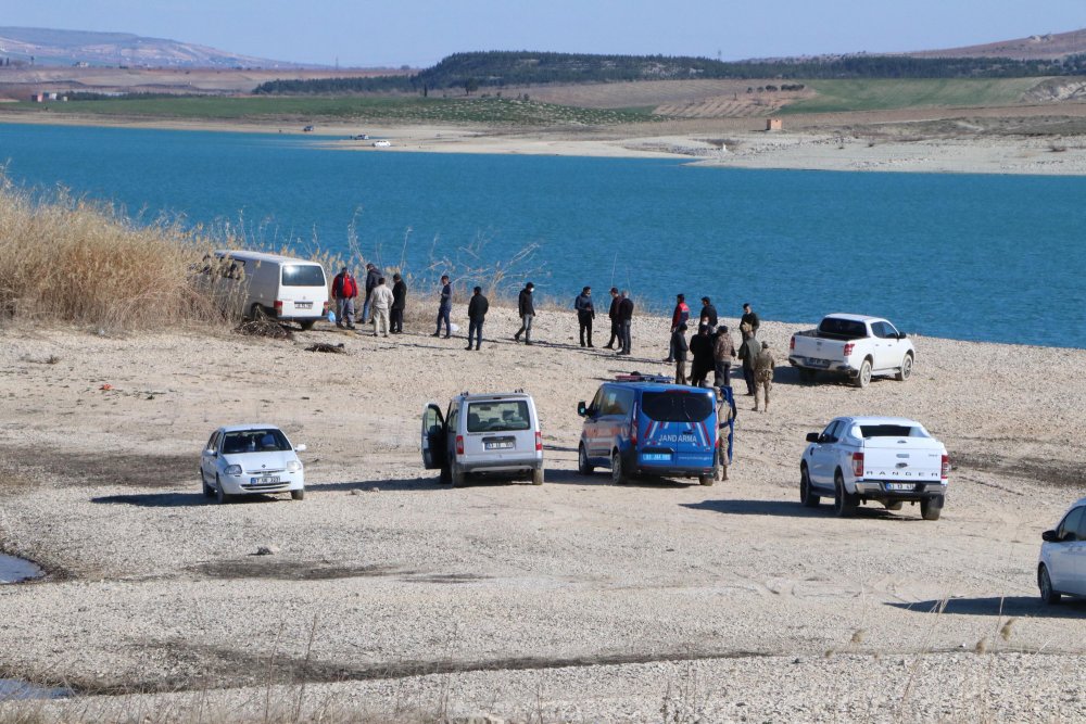 Şanlıurfa'da bir minibüste bir ailenin cansız bedenlerine ulaşıldı