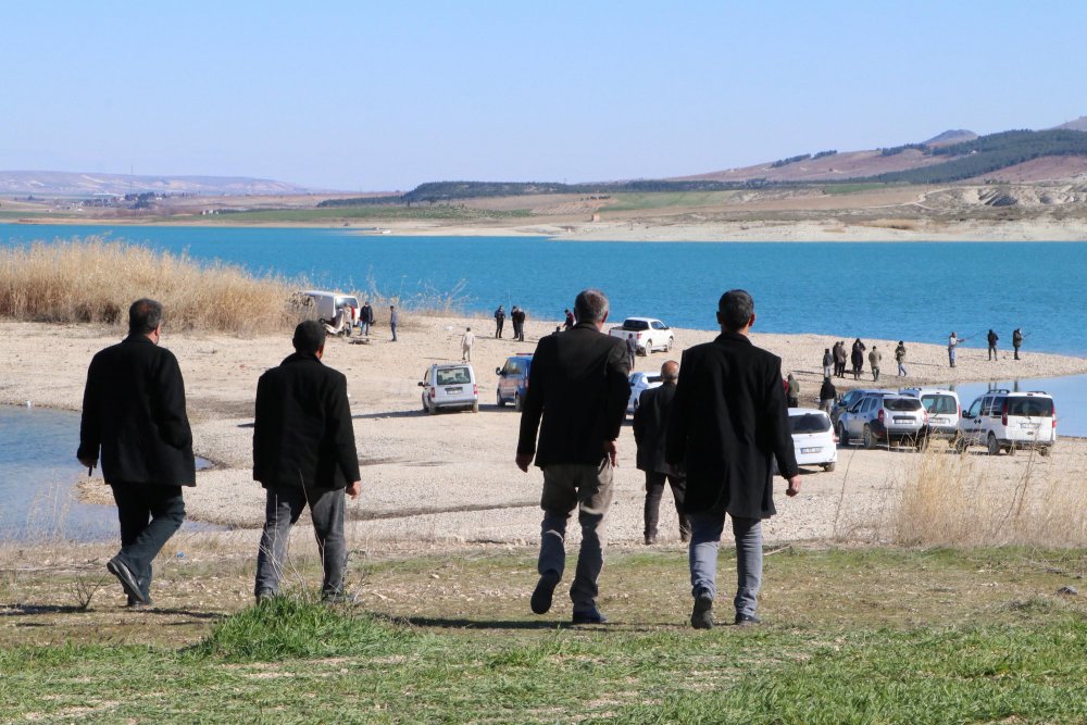 Şanlıurfa'da bir minibüste bir ailenin cansız bedenlerine ulaşıldı