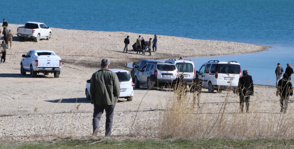 Şanlıurfa'da bir minibüste bir ailenin cansız bedenlerine ulaşıldı